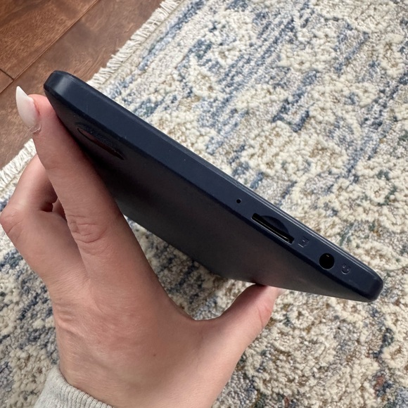 Onn. Tablet Model 100015685 – 10.1” Android – Gently Used, Works Great - Picture 3 of 4